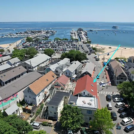 Expansive Deck With Waterviews And Views Of Ptown Monument Apartment